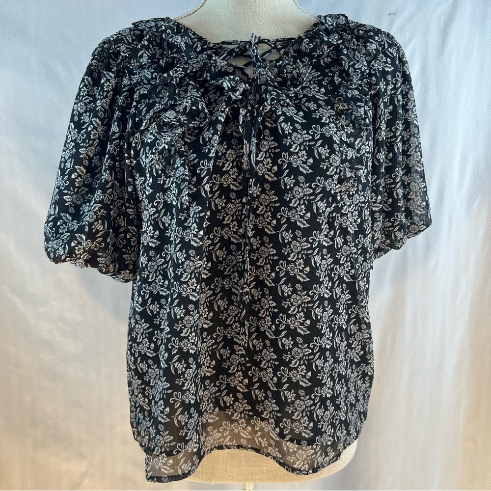 Loft Black & White Floral Short Puff Sleeve Ruffle & Tie Neckline Lined Top XS 👍